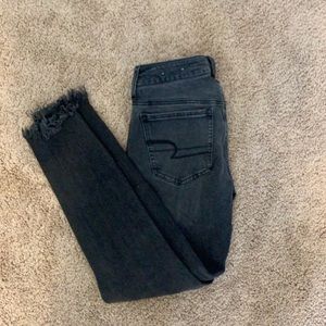 Barley worn black American eagle skinny jeans